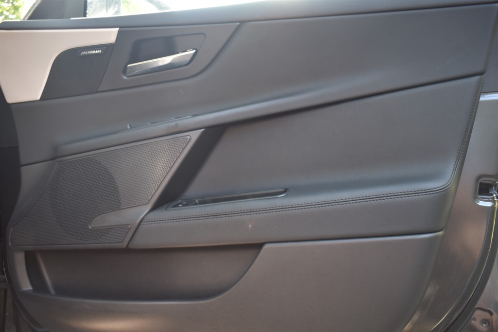 Used Jaguar XE 2018 for sale - 76625443: Photo 28