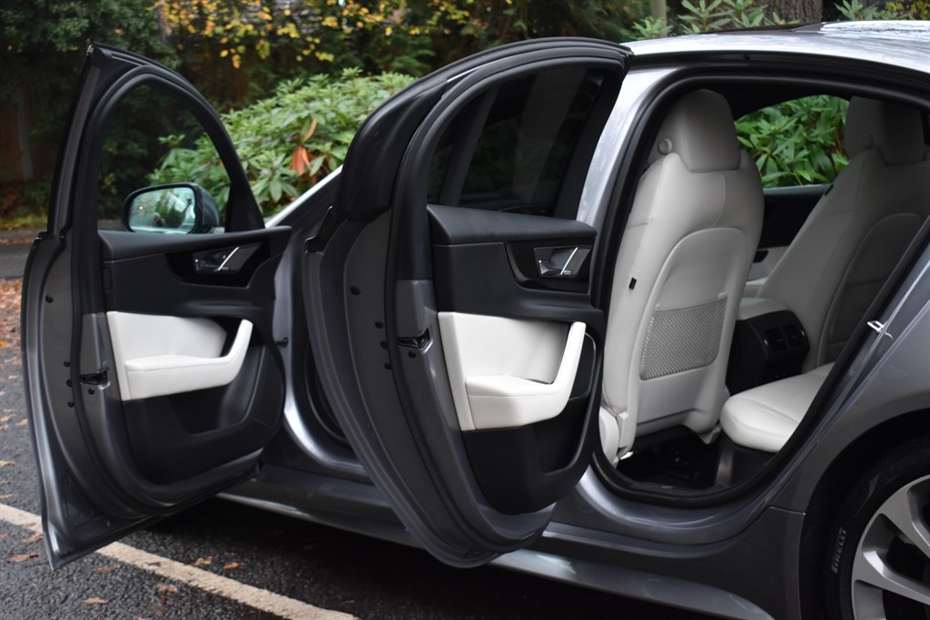 Used Jaguar XE 2019 for sale - 76625442: Photo 27