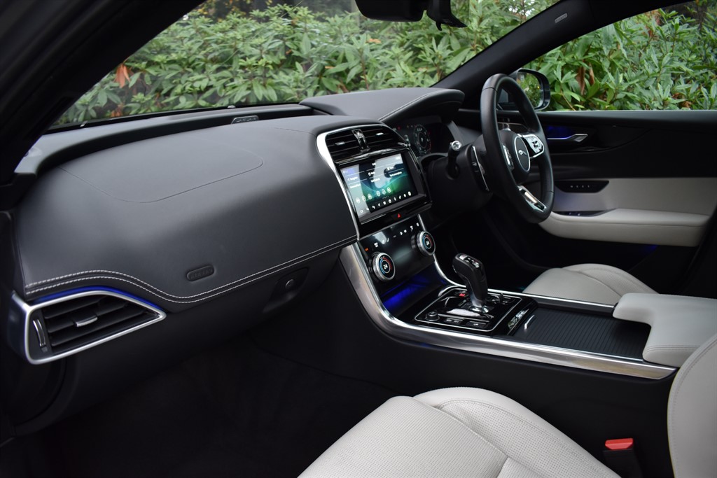 Used Jaguar XE 2019 for sale - 76625442: Photo 30