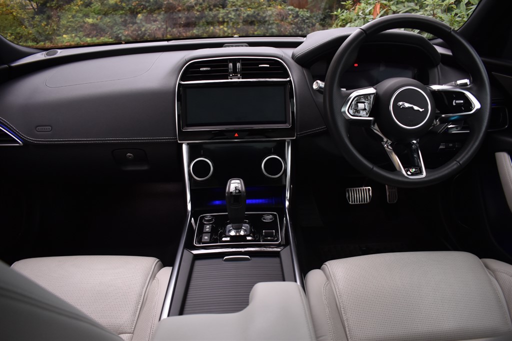 Used Jaguar XE 2019 for sale - 76625442: Photo 31