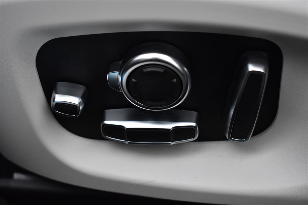 Used Jaguar XE 2019 for sale - 76625442: Photo 42