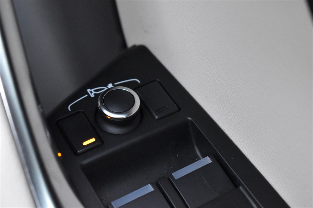 Used Jaguar XE 2019 for sale - 76625442: Photo 44