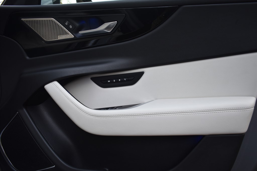 Used Jaguar XE 2019 for sale - 76625442: Photo 45