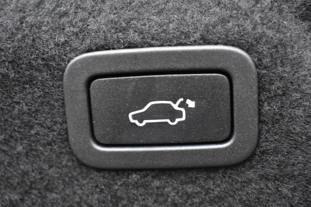 Used Jaguar XE 2019 for sale - 76625442: Photo 46