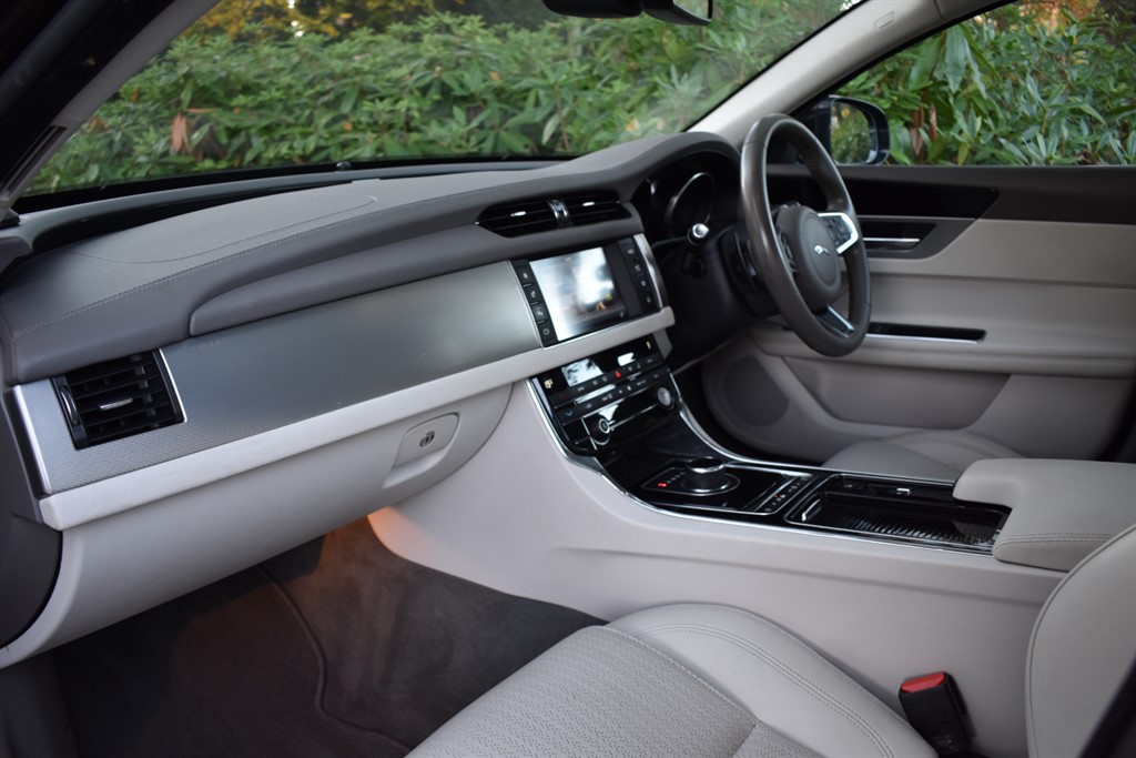 Used Jaguar XF 2017 for sale - 76625440: Photo 18