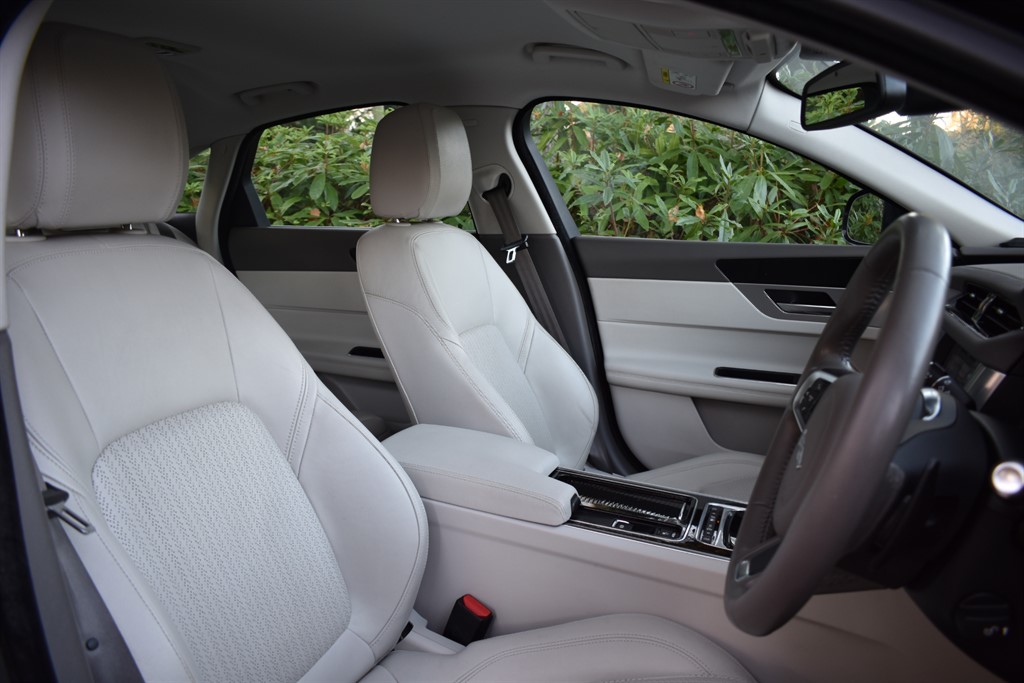 Used Jaguar XF 2017 for sale - 76625440: Photo 2