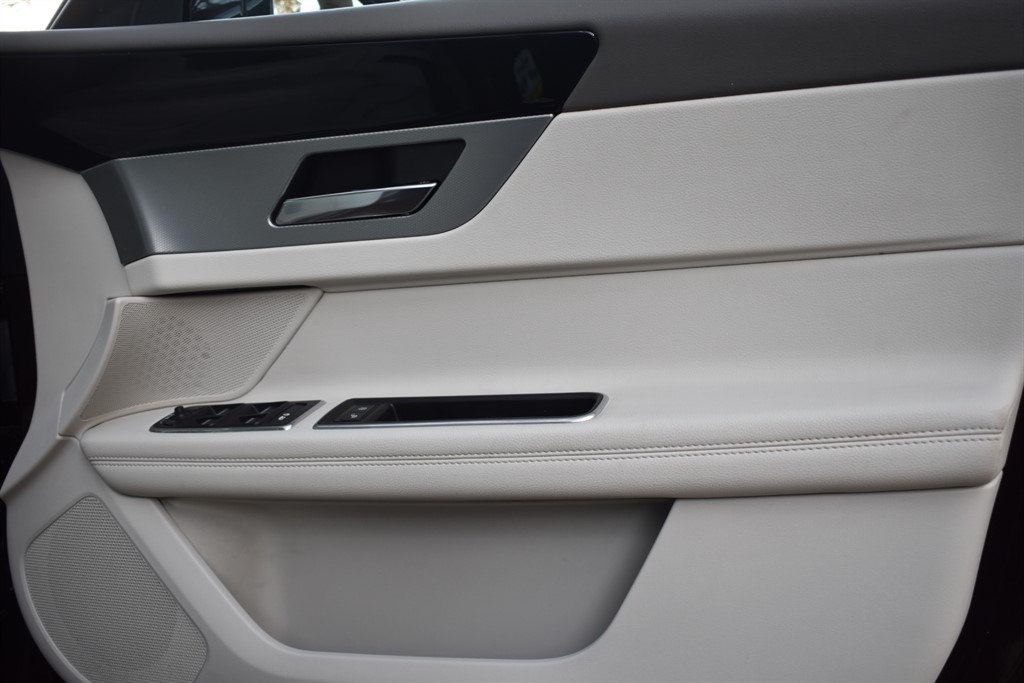 Used Jaguar XF 2017 for sale - 76625440: Photo 29