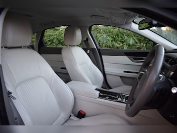 Used Jaguar XF 2017 for sale - 76625440: Photo