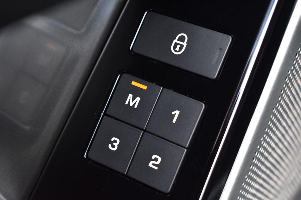 Used Land Rover Range Rover Velar 2017 for sale - 76625439: Photo 15