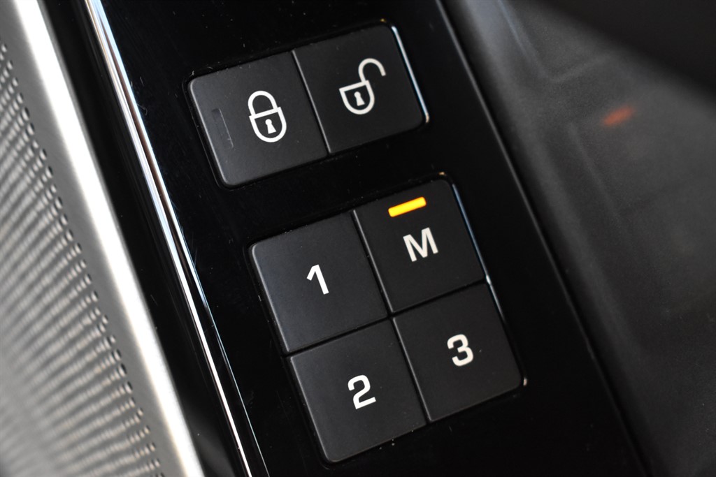 Used Land Rover Range Rover Velar 2017 for sale - 76625439: Photo 16