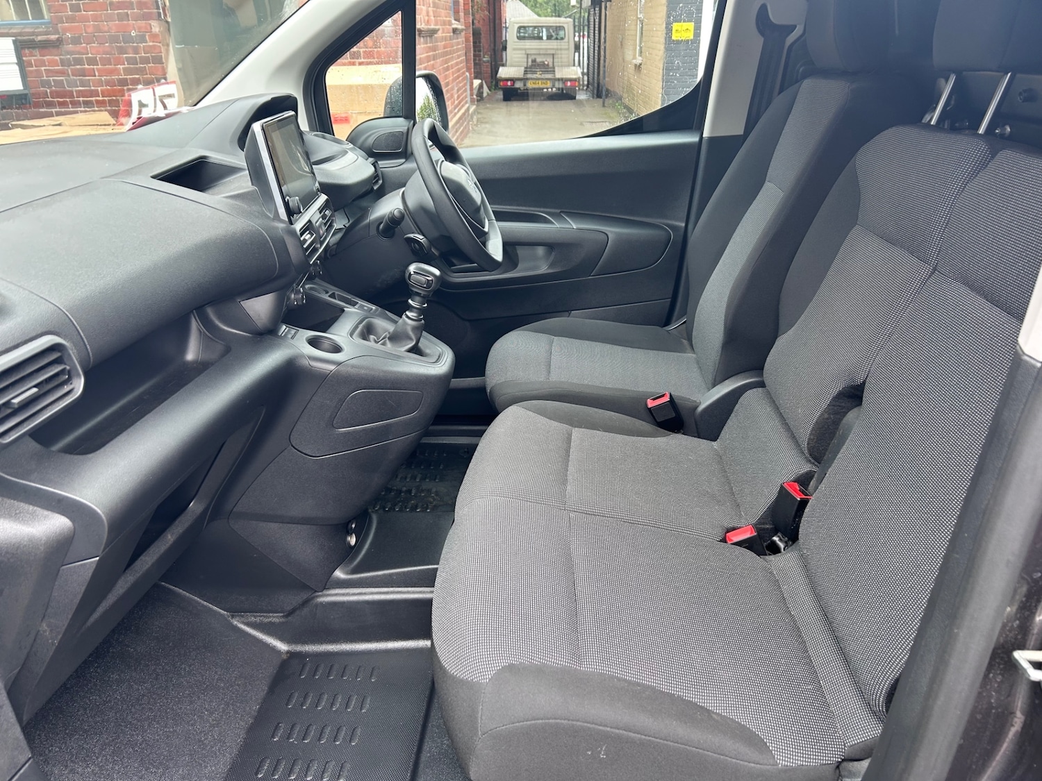 Used Peugeot Partner 2024 for sale - 76383210: Photo 2