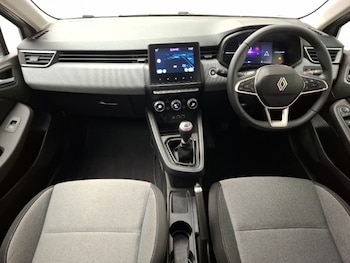 Used Renault Clio 2024 for sale - 77767645: Photo