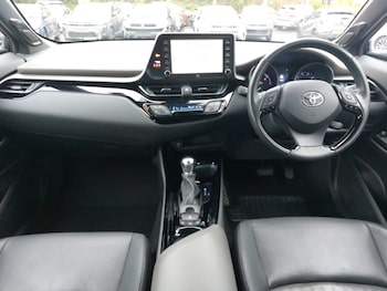 Used Toyota C-HR 2021 for sale - 76695103: Photo