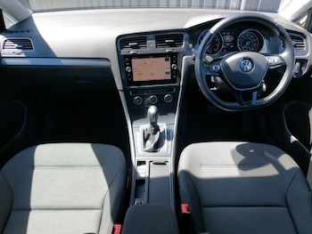 Used Volkswagen Golf 2019 for sale - 75644910: Photo