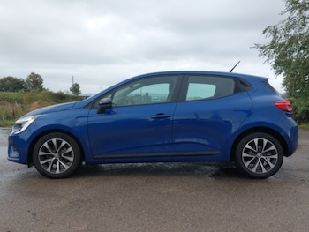 Used Renault Clio 2023 for sale - 77924420: Photo