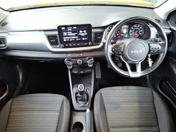 Used Kia Stonic 2023 for sale - 76578678: Photo