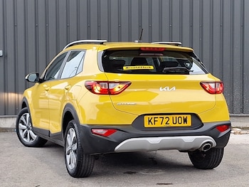 Used Kia Stonic 2023 for sale - 76578678: Photo