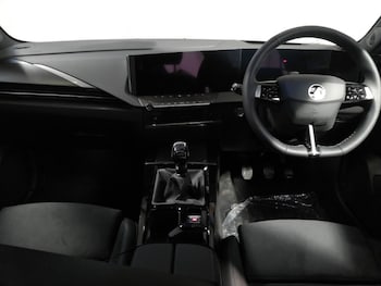 Used Vauxhall Astra 2025 for sale - 76212352: Photo 2