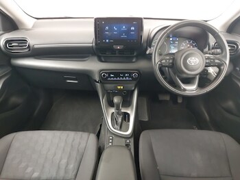 Used Toyota Yaris 2024 for sale - 77948625: Photo