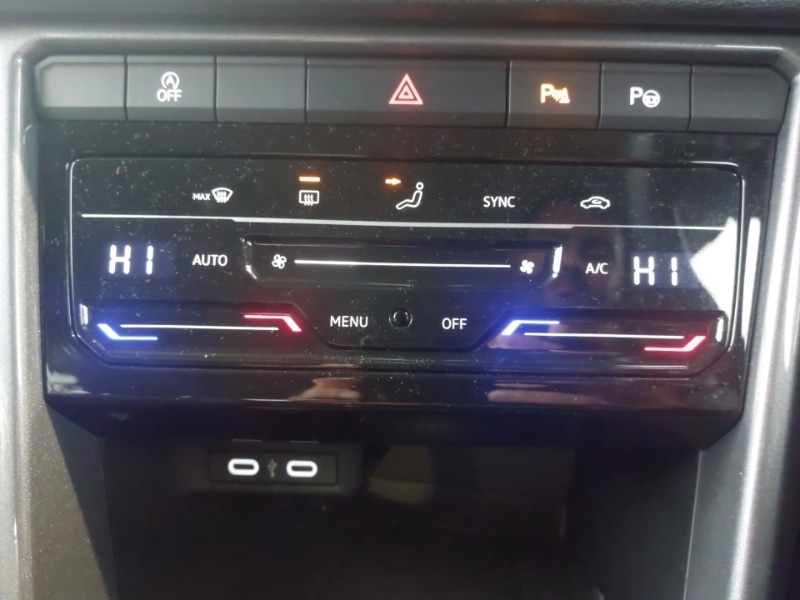 Used Volkswagen T-Roc 2023 for sale - 76451473: Photo 11