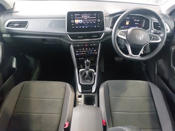 Used Volkswagen T-Roc 2023 for sale - 76451473: Photo