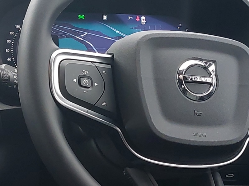 Used Volvo XC40 2025 for sale - 77852089: Photo 11