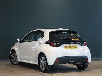 Used Toyota Yaris 2024 for sale - 78203583: Photo