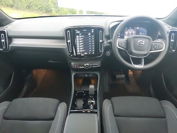 Used Volvo XC40 2025 for sale - 76325235: Photo