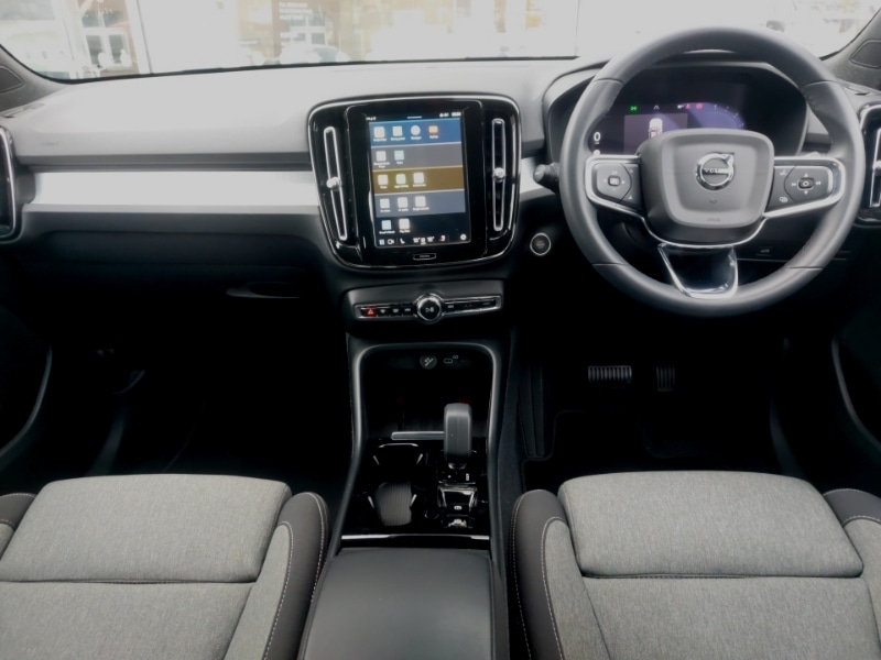 Used Volvo XC40 2023 for sale - 78179118: Photo 2