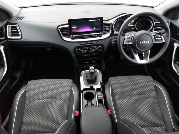 Used Kia XCeed 2025 for sale - 76265087: Photo 2