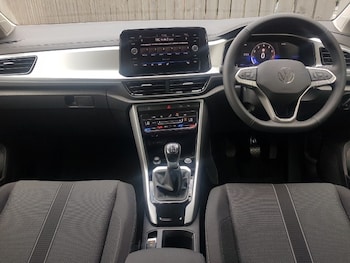 Used Volkswagen T-Roc 2024 for sale - 76183043: Photo 2