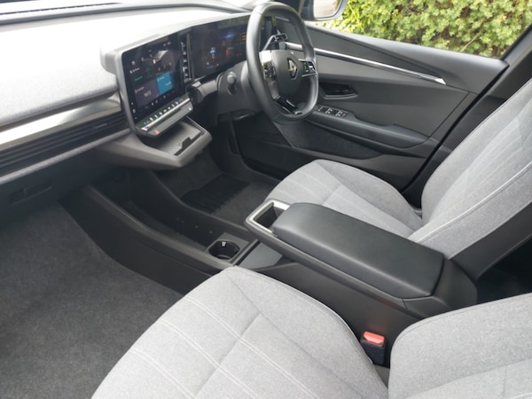 Used Renault Megane E Tech 2022 for sale - 76220850: Photo 5