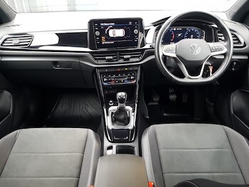 Used Volkswagen T-Roc 2023 for sale - 77885806: Photo