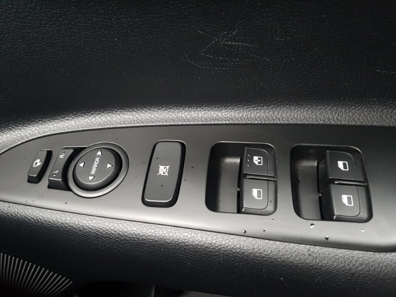 Used Kia Stonic 2023 for sale - 77563320: Photo 12