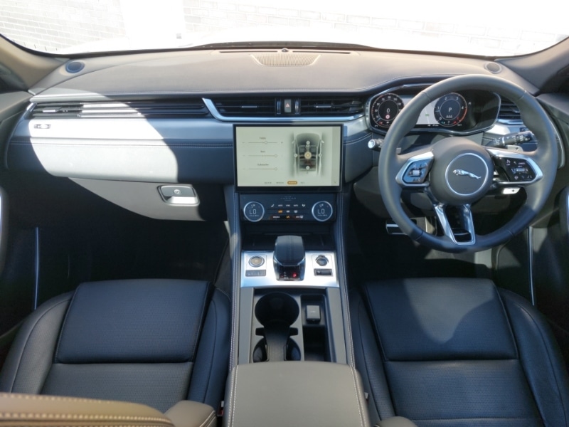 Used Jaguar F-Pace 2024 for sale - 78152027: Photo 2