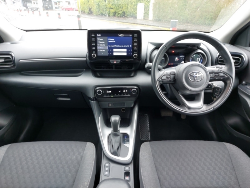 Used Toyota Yaris 2023 for sale - 77985594: Photo 2