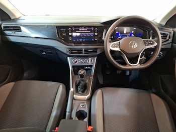 Used Volkswagen Polo 2024 for sale - 76320924: Photo 2