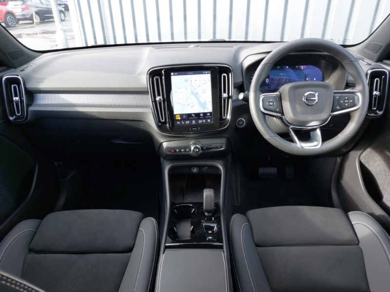 Used Volvo XC40 2025 for sale - 77242253: Photo 2