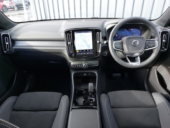 Used Volvo XC40 2025 for sale - 77242253: Photo