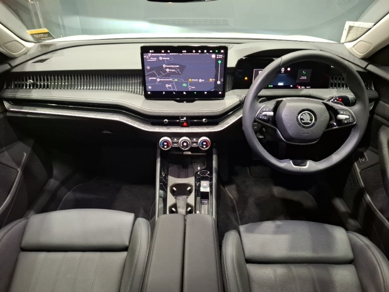 Used Skoda Superb 2024 for sale - 76721030: Photo 2