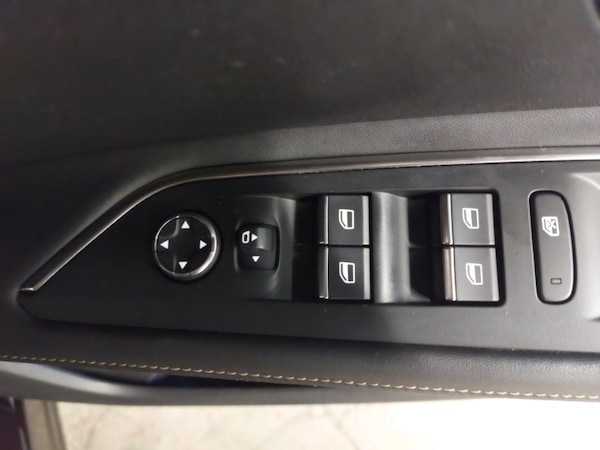 Used Peugeot 3008 2022 for sale - 76325101: Photo 12