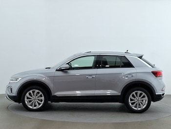 Used Volkswagen T-Roc 2023 for sale - 78756750: Photo