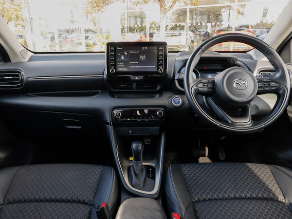 Used Mazda Mazda2 HYBRID 2023 for sale - 76144950: Photo 2