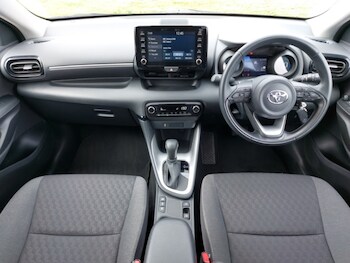 Used Toyota Yaris 2023 for sale - 78595589: Photo