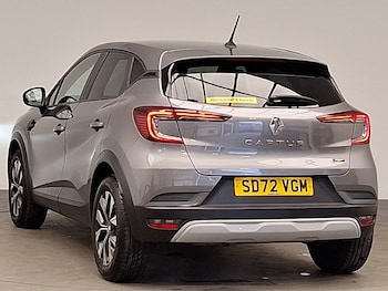 Used Renault Captur 2023 for sale - 77637243: Photo