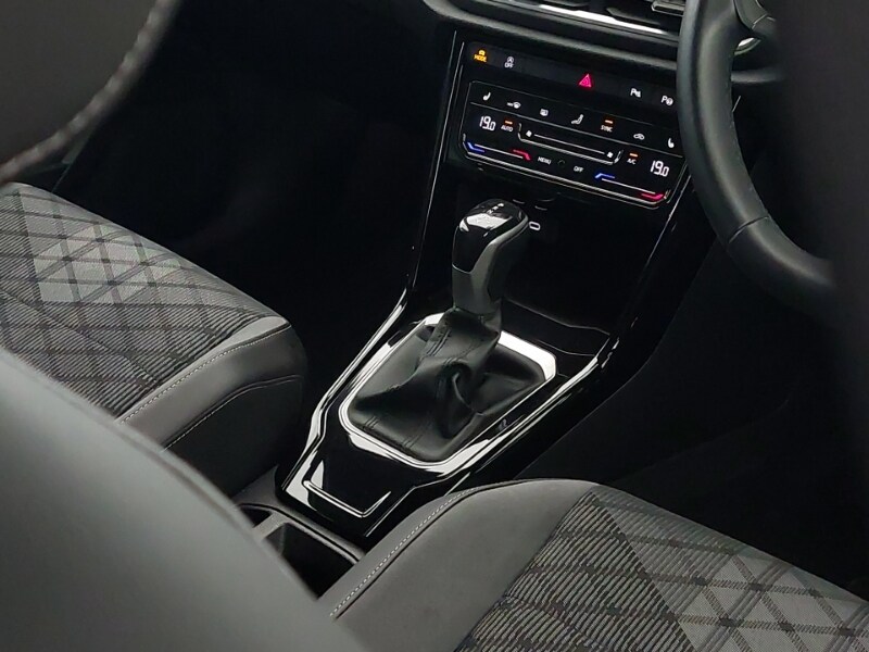 Used Volkswagen T-Roc 2024 for sale - 76362215: Photo 11