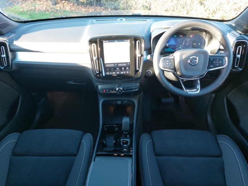 Used Volvo XC40 2025 for sale - 76668827: Photo 2