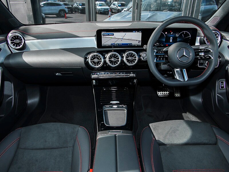 Used Mercedes-Benz CLA 2025 for sale - 76952048: Photo 2