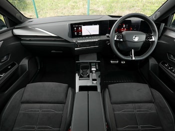 Used Vauxhall Astra 2025 for sale - 76212371: Photo 2