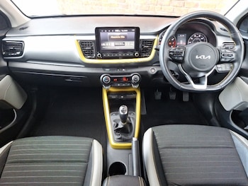 Used Kia Stonic 2023 for sale - 76708967: Photo